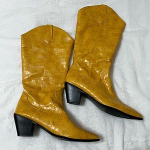 Womens size 12 western boot. Fits wide calf.